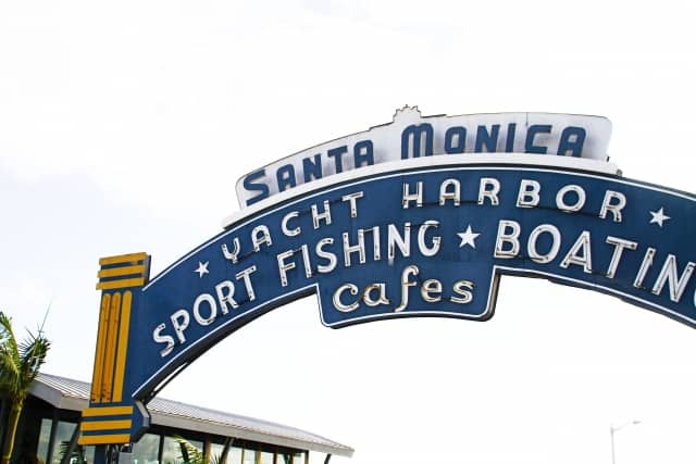 サンタモニカビーチの入口