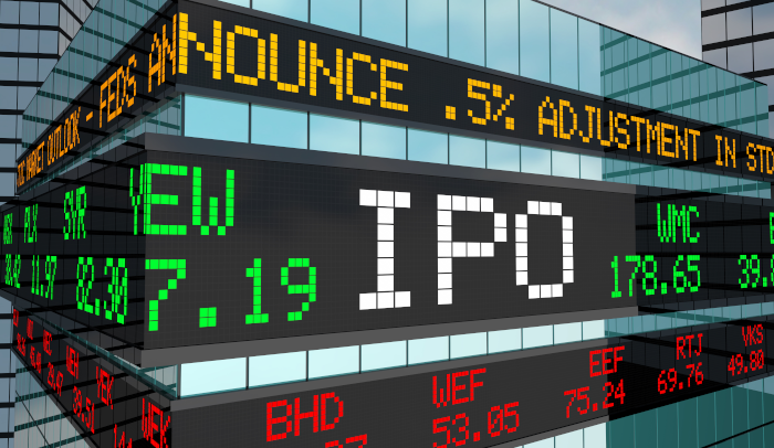 IPOが表示された電光掲示板