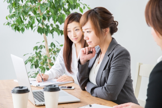 慎重に検討する